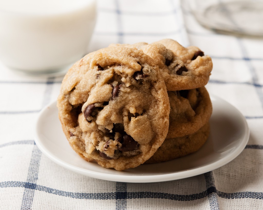 The Best Vegan Chocolate Chip Cookies by ibakeheshoots.com