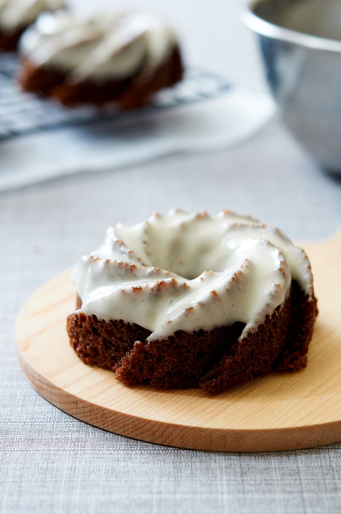 Mini Gingerbread Bundt Cakes: a moist and lightly spiced cake-the perfect dessert to start your holiday season | ibakeheshoots.com