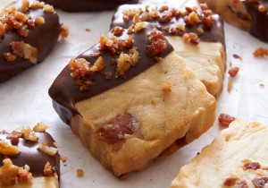 Maple Bacon Shortbread; the perfect cookie for meat lovers and cookie lovers | ibakeheshoots.com