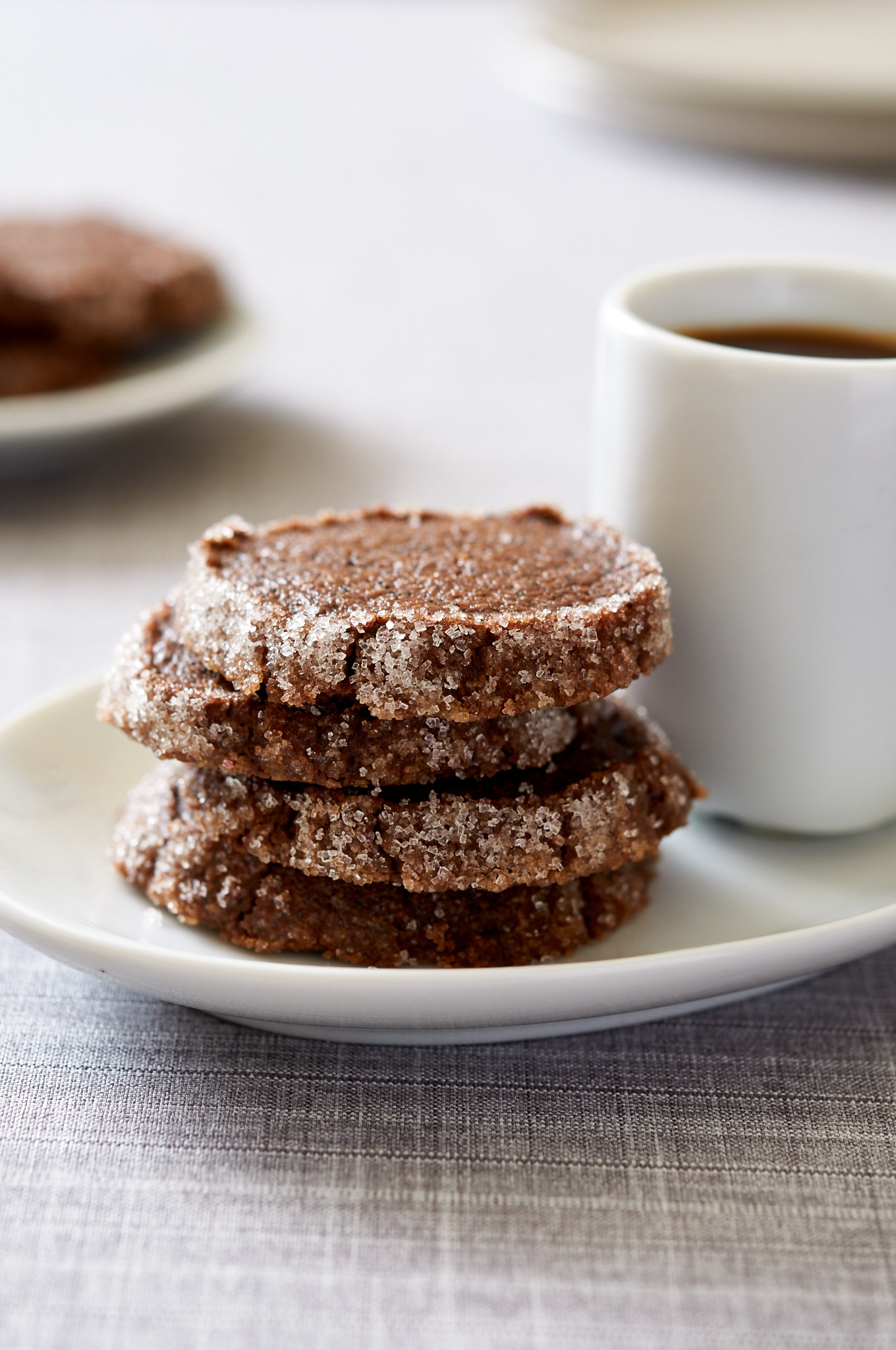 these chocolate earl grey cookies are crisp, lightly sweetened, and perfect for tea time. | ibakeheshoots.com